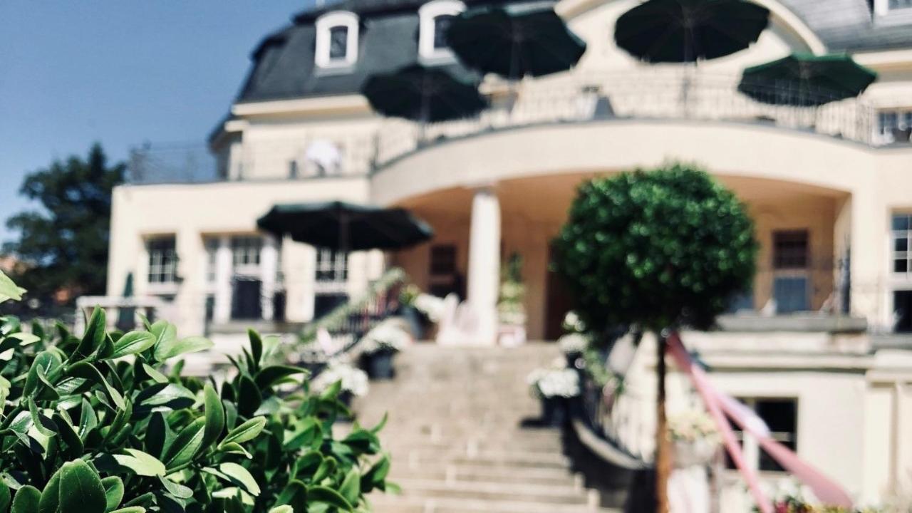 Hotel Schloss Teutschenthal Exterior photo